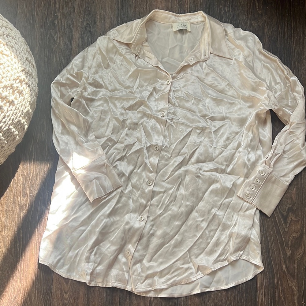 DISSH CREAM BUTTON UP